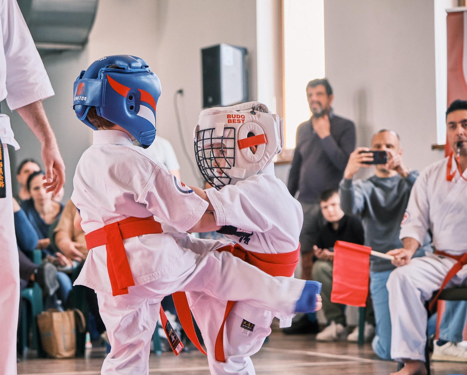 Drumul copilului e mai sigur când părintele merge alături de el