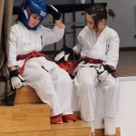 Cum ajutăm un copil retras să înflorească: Activități care construiesc o stimă de sine de neclintit